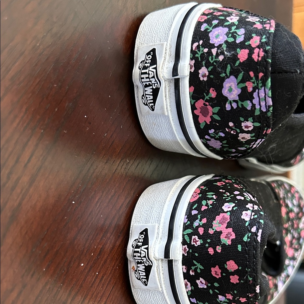 Women’s Vans Asher Ditsy Floral Black Floral Slip-On Sneakers size 8.5 - Picture 2 of 3